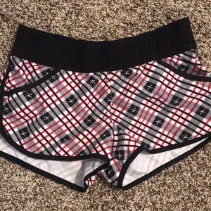 Board shorts with skull detail 💀